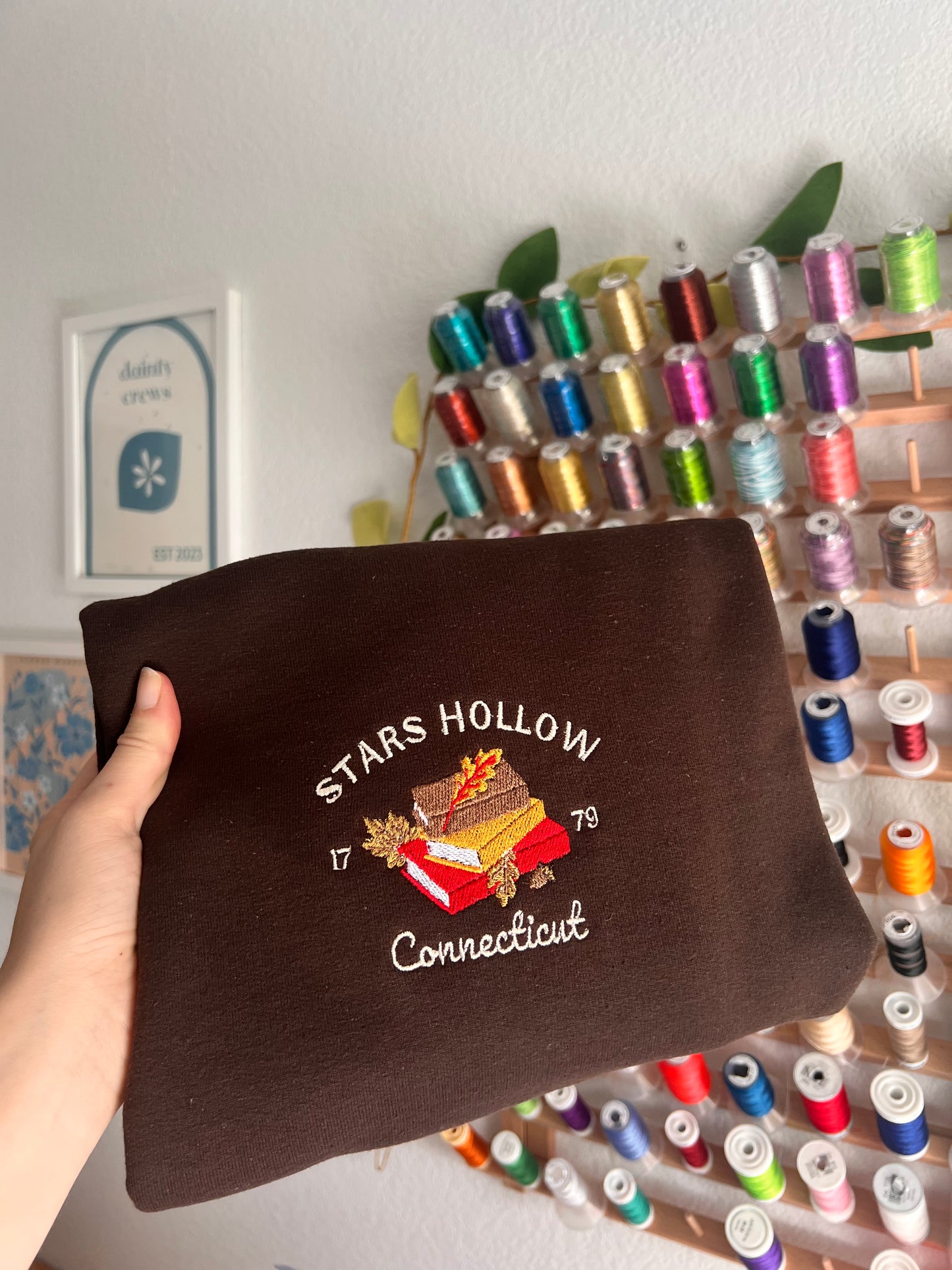 stars hollow embroidered crewneck