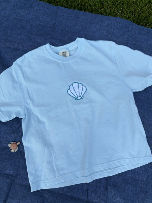 shell belle appliqué tee