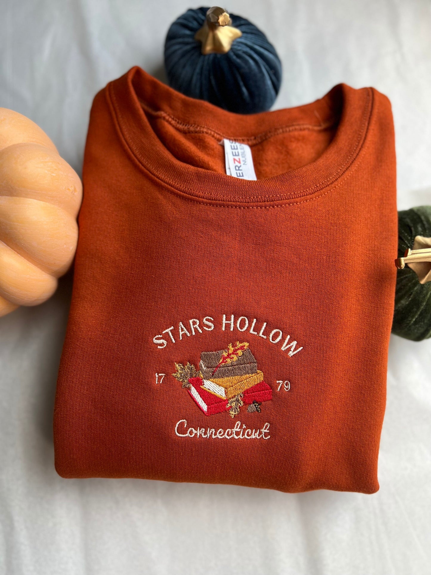 stars hollow embroidered crewneck